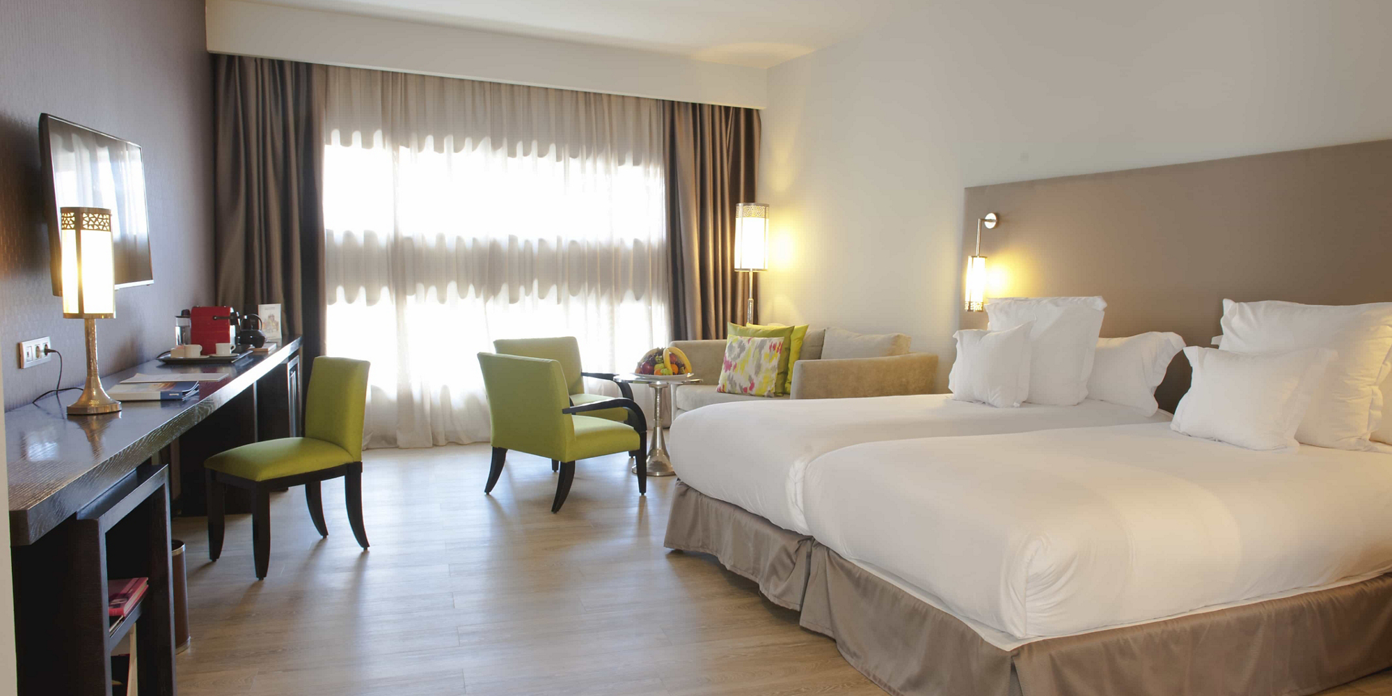 Barceló Casablanca 4 étoiles - Chambre moderne avec vue sur la ville