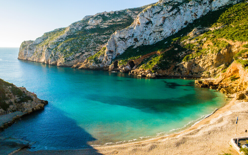Granadella: Natural cove surrounded by cliffs