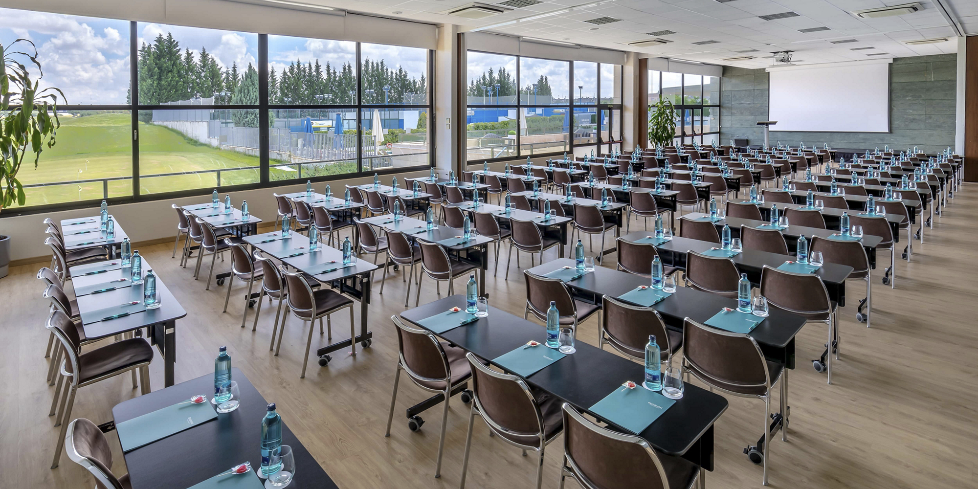 Salones del hotel · montaje de referencia
