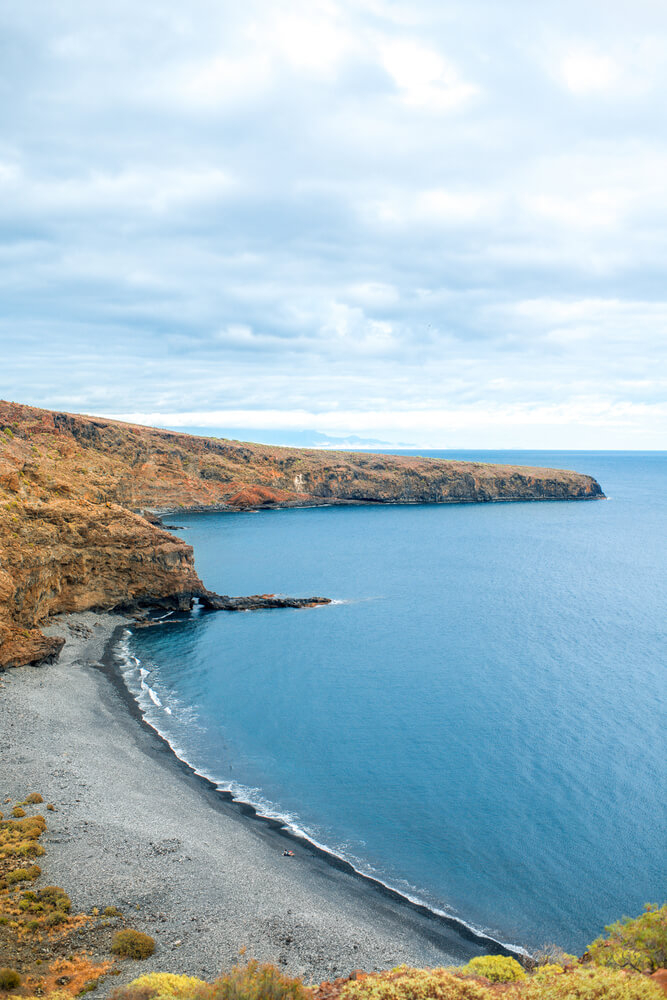 Der schwarze Strand von Santiago auf der Kanareninsel La Gomera.