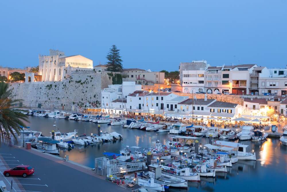 Hafen von Ciutadella: Hier kommt die Fähre von Mallorca nach Menorca an.