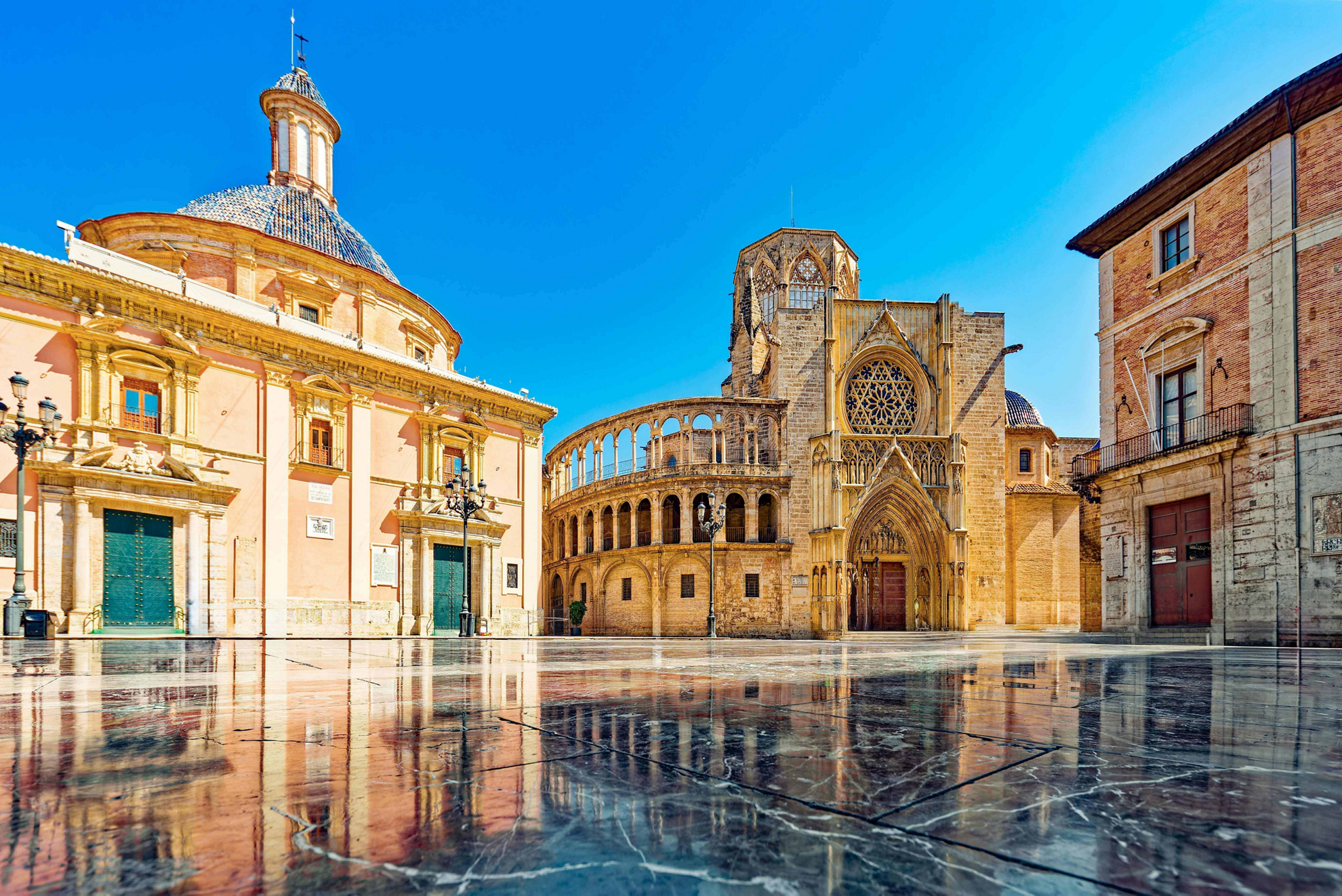 Valencia: The famous square with the old Cathedral in the background