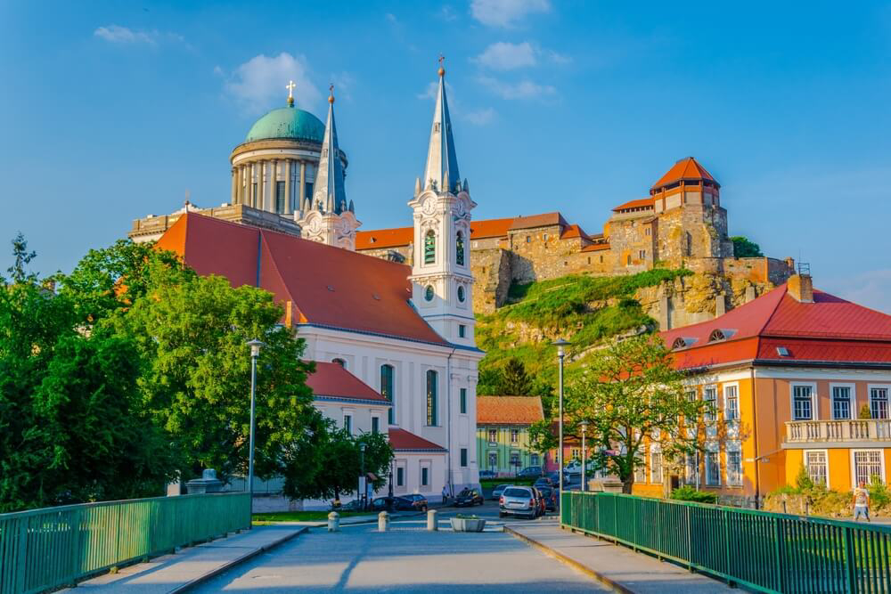 Kirche, Basilika und Burg von Esztergom an der Donau, in der Umgebung von Budapest.