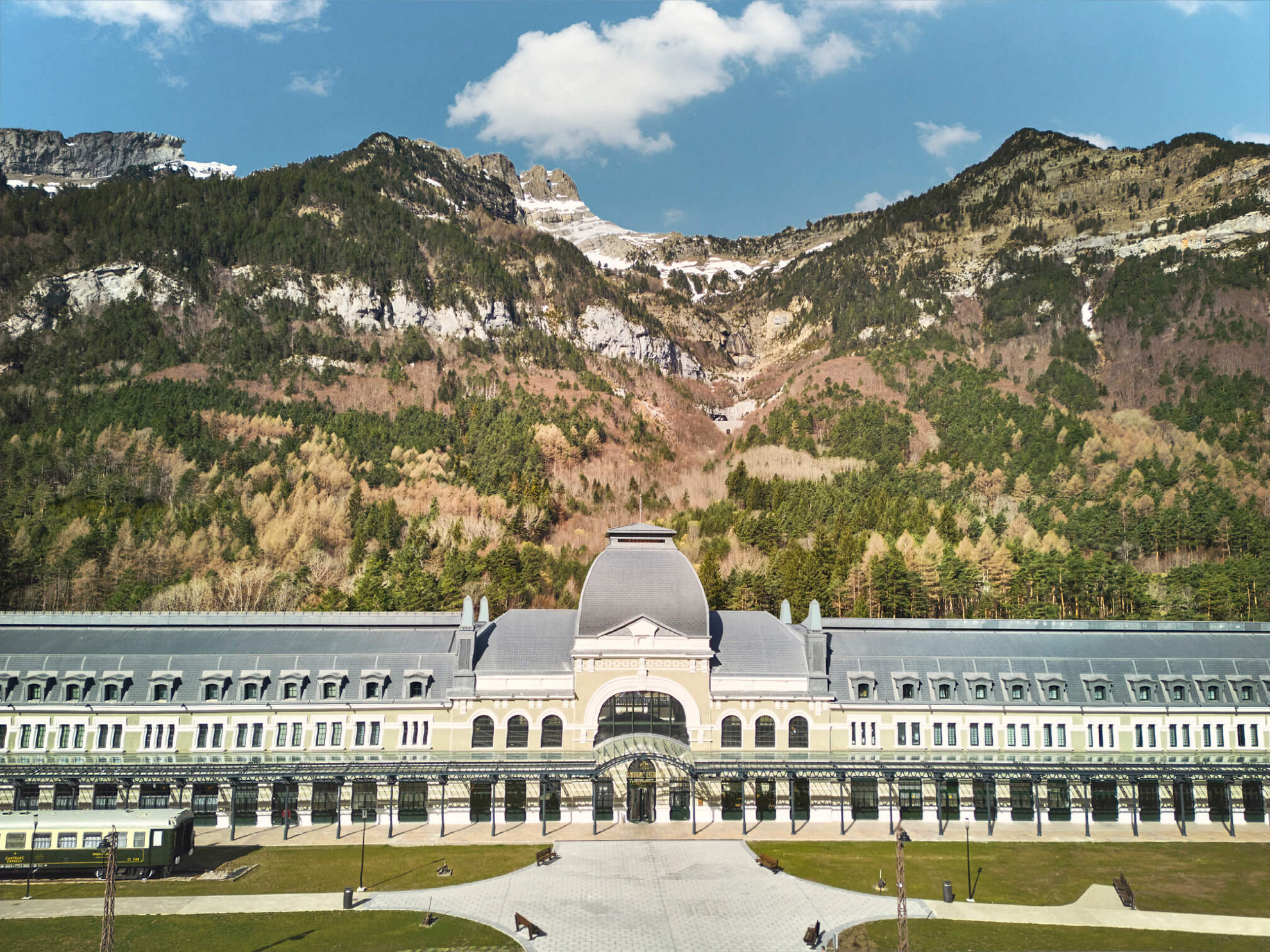 Estación Canfranc donde viajar 2026