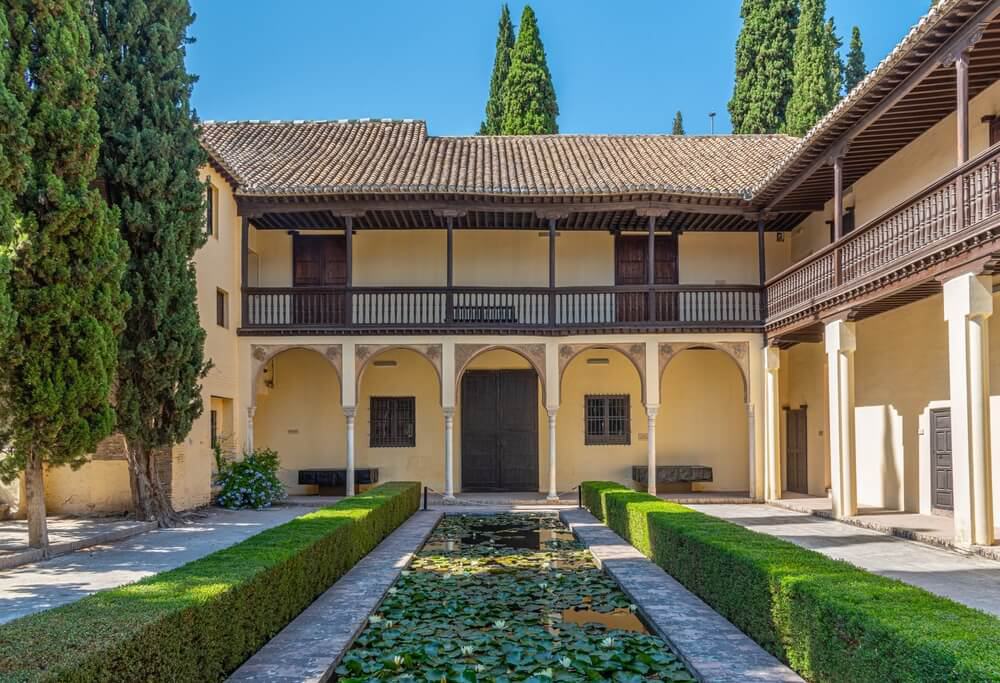 Albaicín Sehenswürdigkeiten: Innenhof des historischen Casa del Chapiz.