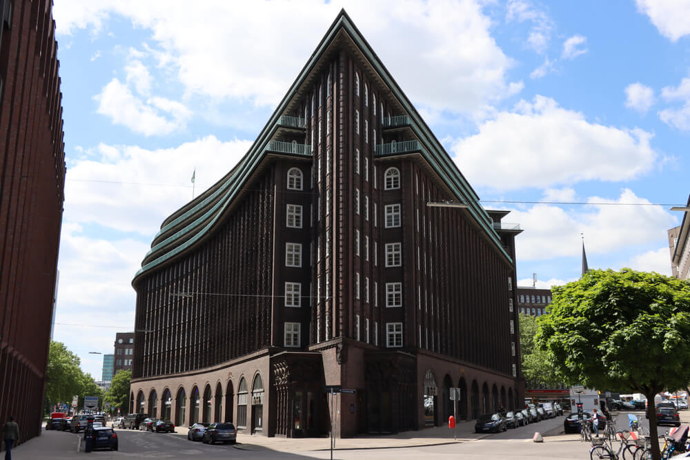 Das Chilehaus in Hamburg mit seiner markanten Spitze, die an einen Schiffsbug erinnert