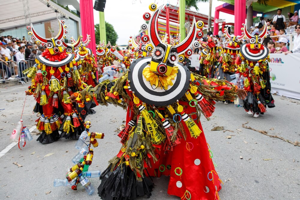 Masken beim Carnaval de la Vega, Dominikanische Republik.