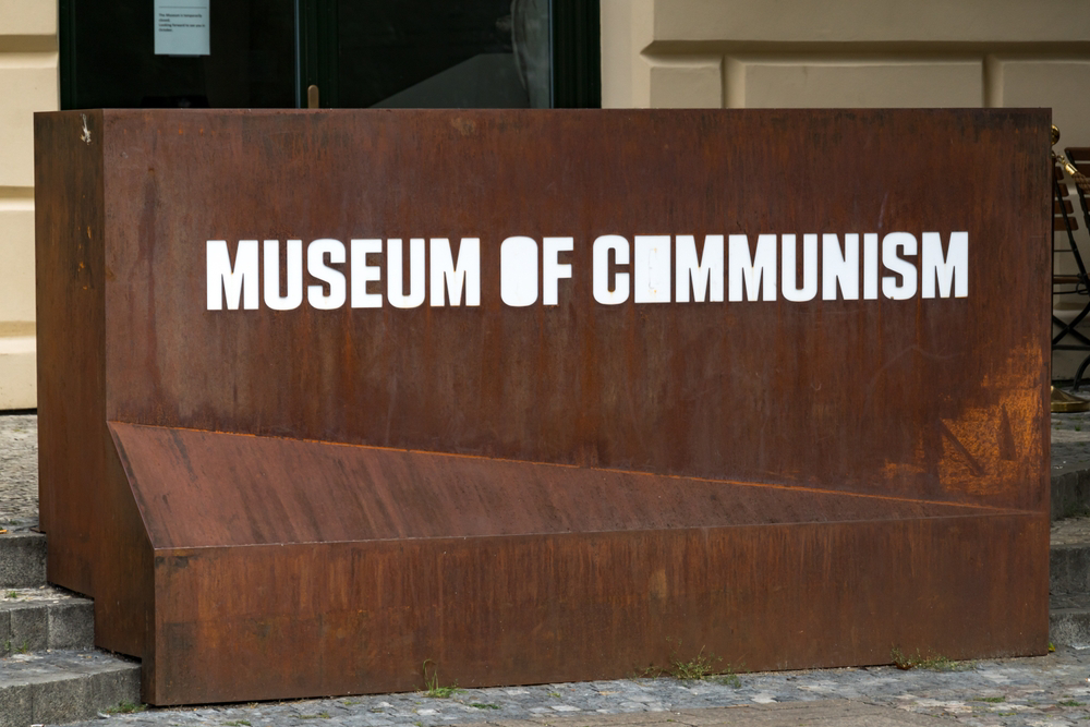 Eingang zum "Museum of Communism" in Prag