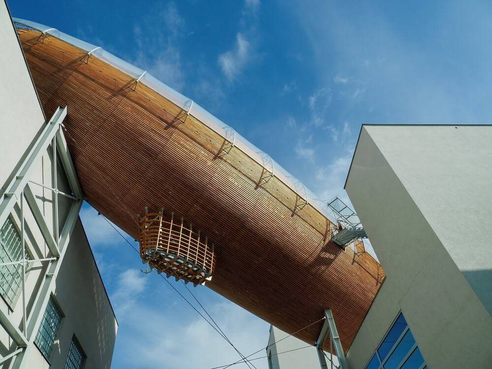 Luftschiff auf der Dachterrasse des Zentrums für zeitgenössische Kunst in Prag