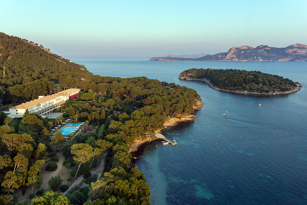 pin-and-travel-film-hotel