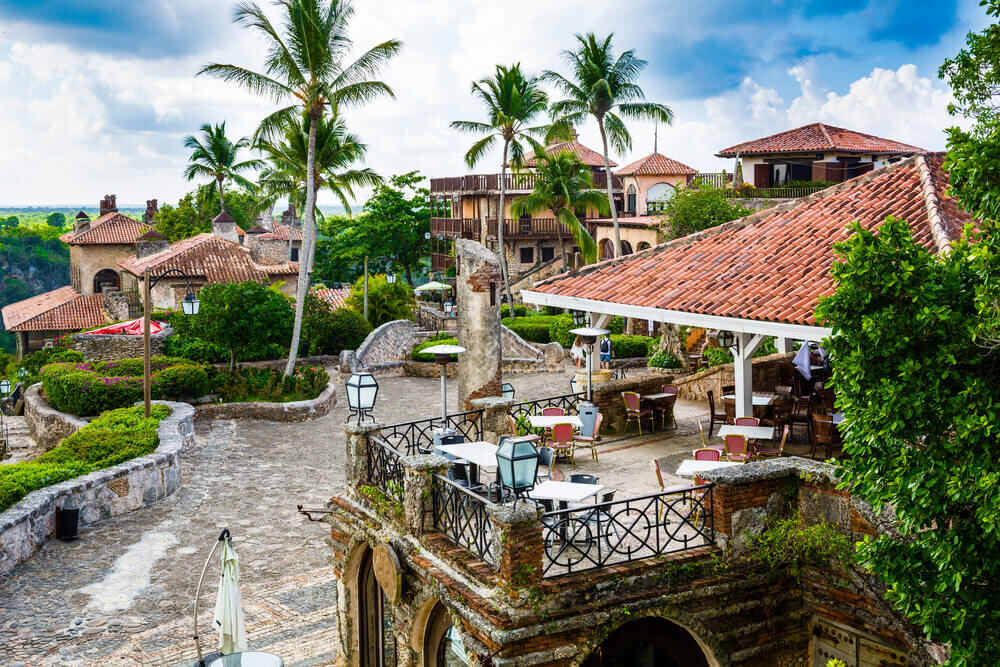 Punta Cana Ausflüge: das Künstlerdorf Altos de Chavón mit seinen pittoresken Häuschen