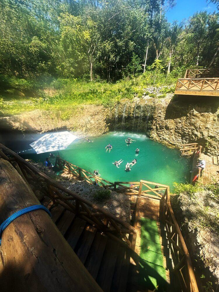 Das Hoyo Azul im Abenteuerpark Scape Park bei Punta Cana