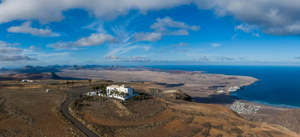 Sicht aufs Meer vom Aussichtspunkt Ermita de las Nieves auf Lanzarote