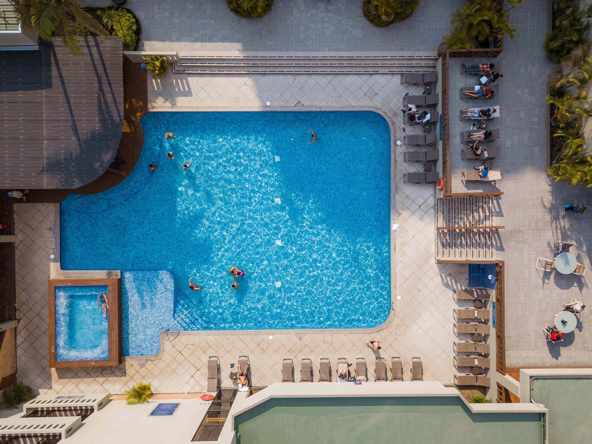 Urlaub in Guatemala: Swimmingpool im Barceló Guatemala City.