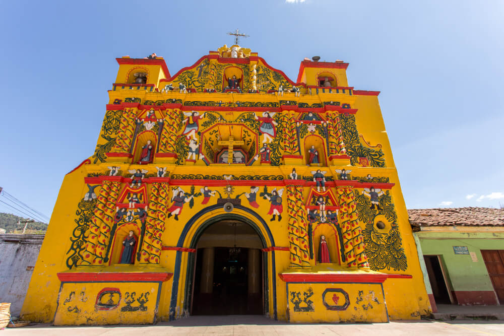 Sehenswürdigkeiten in Guatemala: die Kirche San Andrés Xecul in Totonicapán.