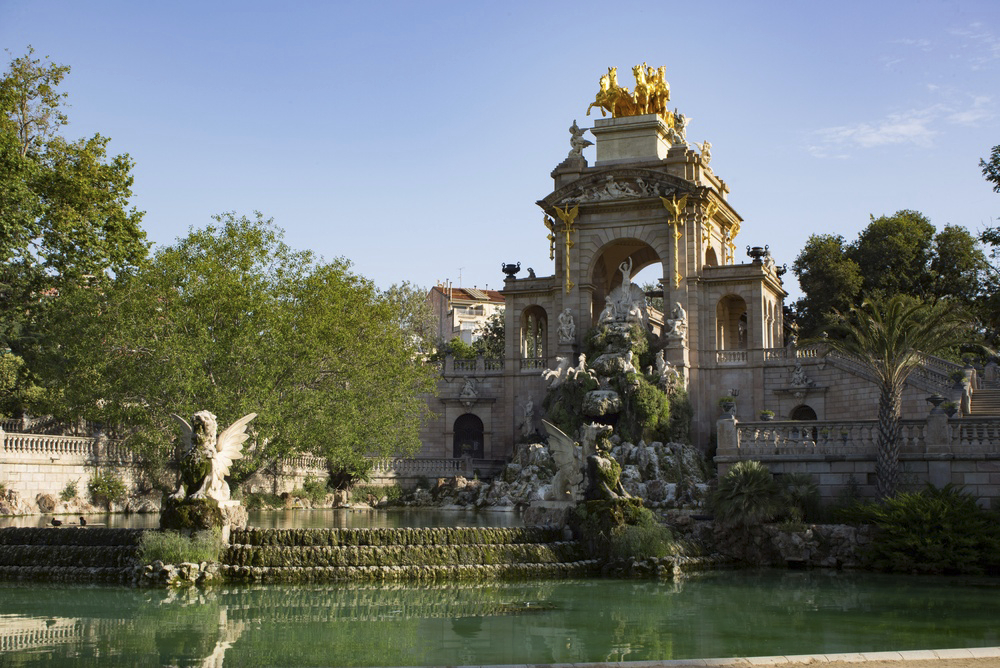 Relaxing things to do in Barcelona: the monumental fountain in Parc de la Ciutadella
