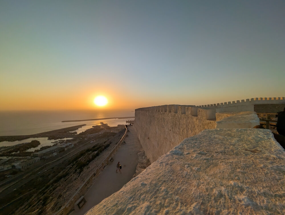 Sehenswürdigkeiten in Agadir: die Mauern der Kasbah (Agadir Oufella) bei Sonnenuntergang