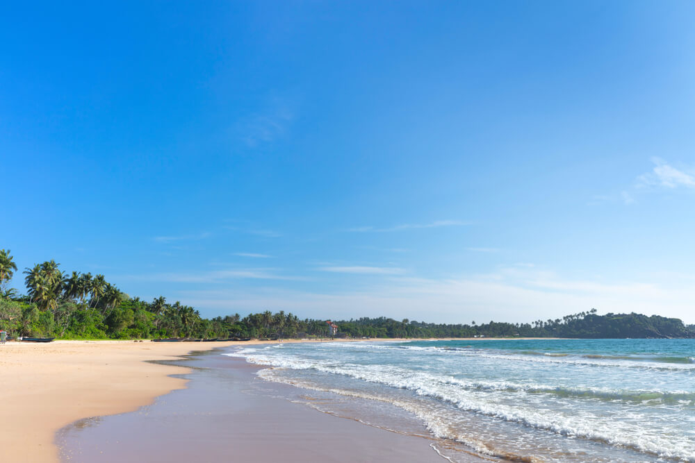 Sri Lanka schönste Strände: Talalla mit weißem Sand und Palmen.