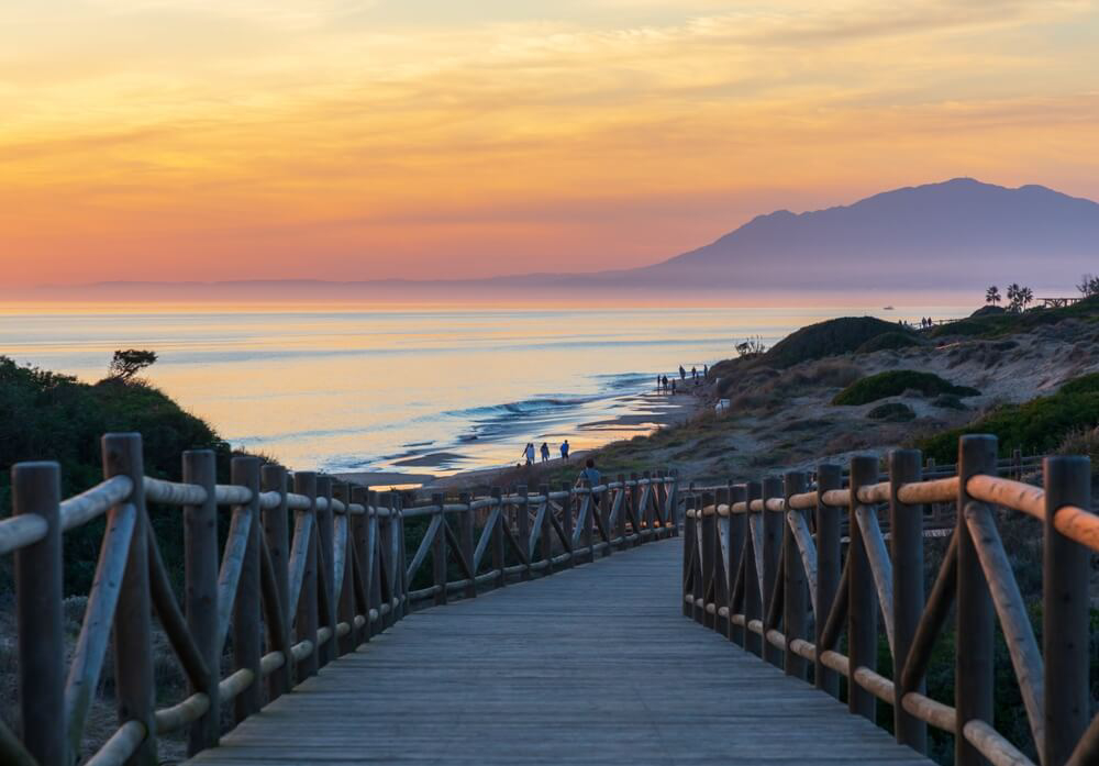 Cabopino: The sun setting over Cabopino Beach, Marbella