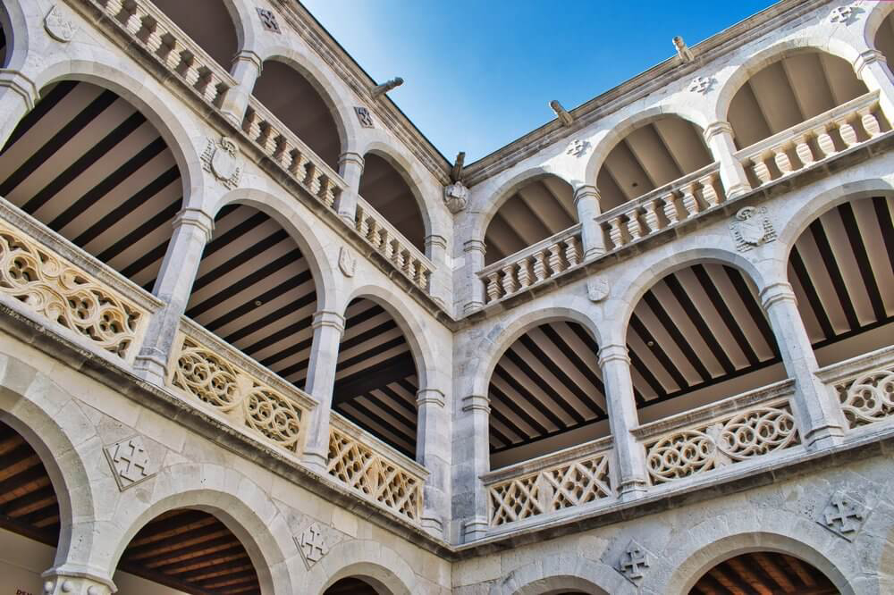 Palace of Santa Cruz: A close-up of the arched walkways inside the palace
