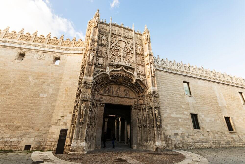 Sculpture Museum Valladolid: A close-up of the stone facade of the Colegio de San Gregorio