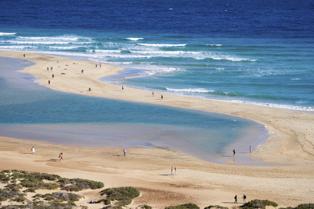 Urlaub in Spanien am Meer: der Strand von Sotavento auf der Halbinsel von Jandía in Fuerteventura.