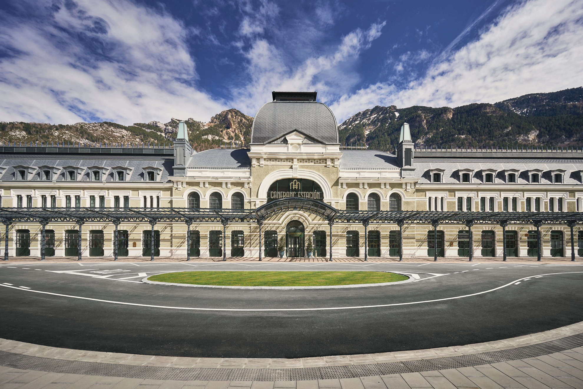 hotel canfranc