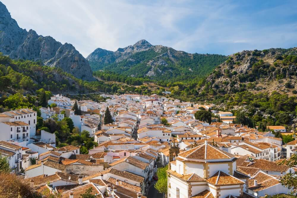Das weiße Bergdorf Grazalema in der Provinz Cadiz, Andalusien.
