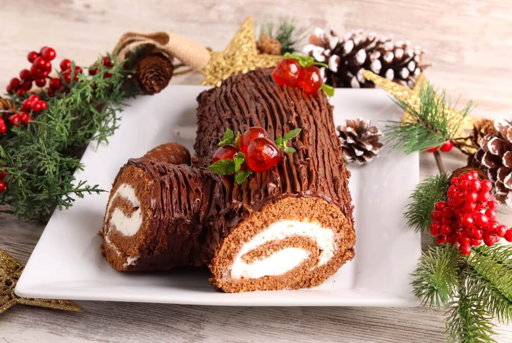 Der Weihnachtsbaumstamm oder Bûche de Nöel aus der französischen Küche.