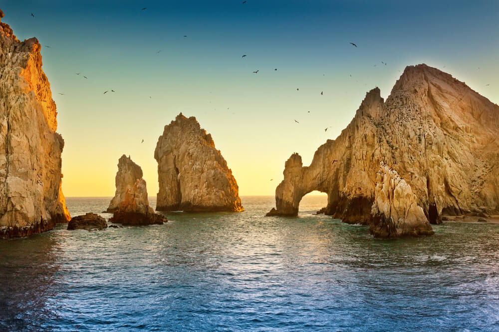 Felsbögen bei Los Cabos, Mexiko: ein besonderes Meeresschutzgebiet aufgrund seiner Biodiversität.
