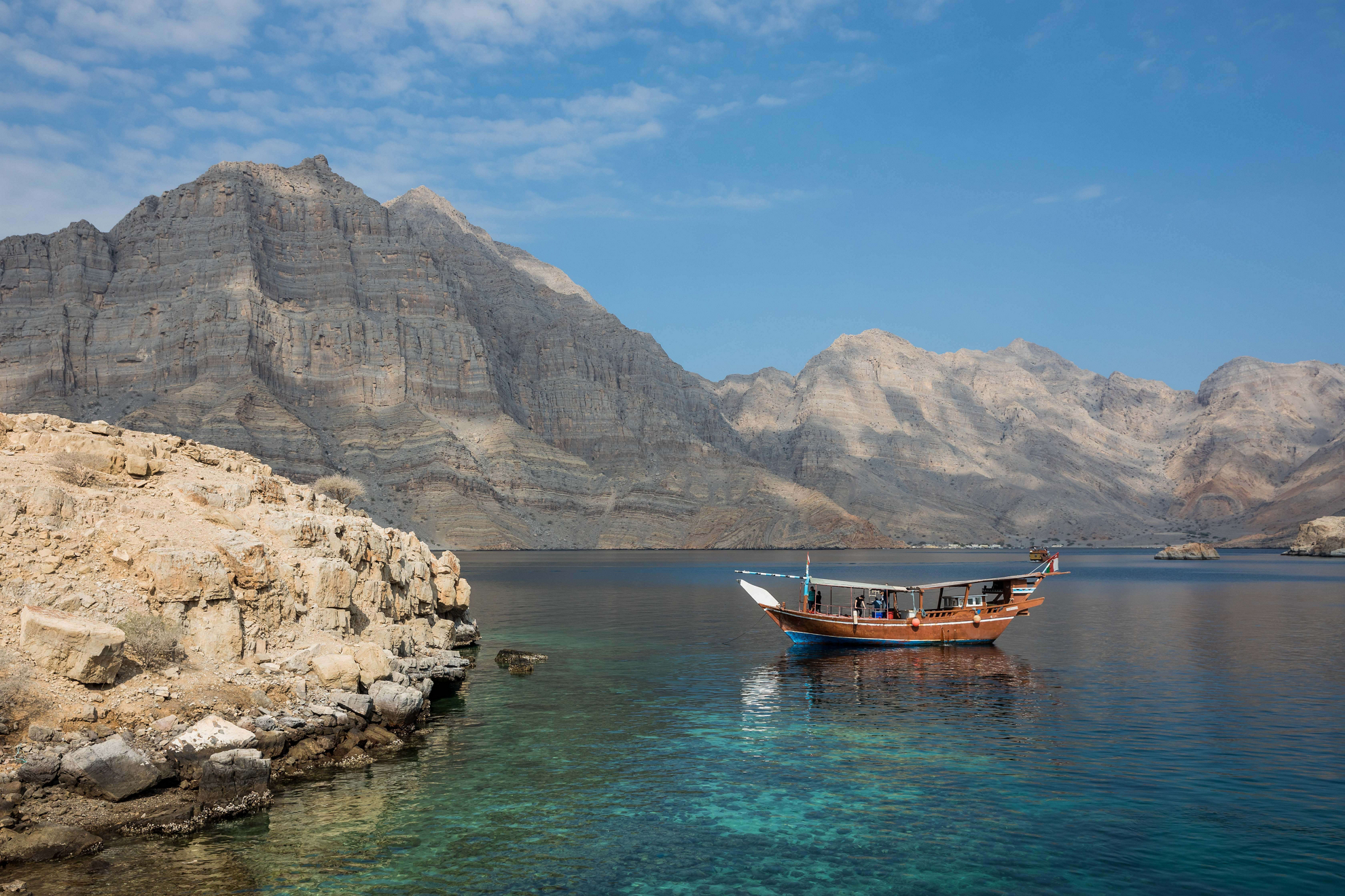 Welttag der Ozeane: traditionelle Schifffahrt mit einer arabischen Dhow in Oman.