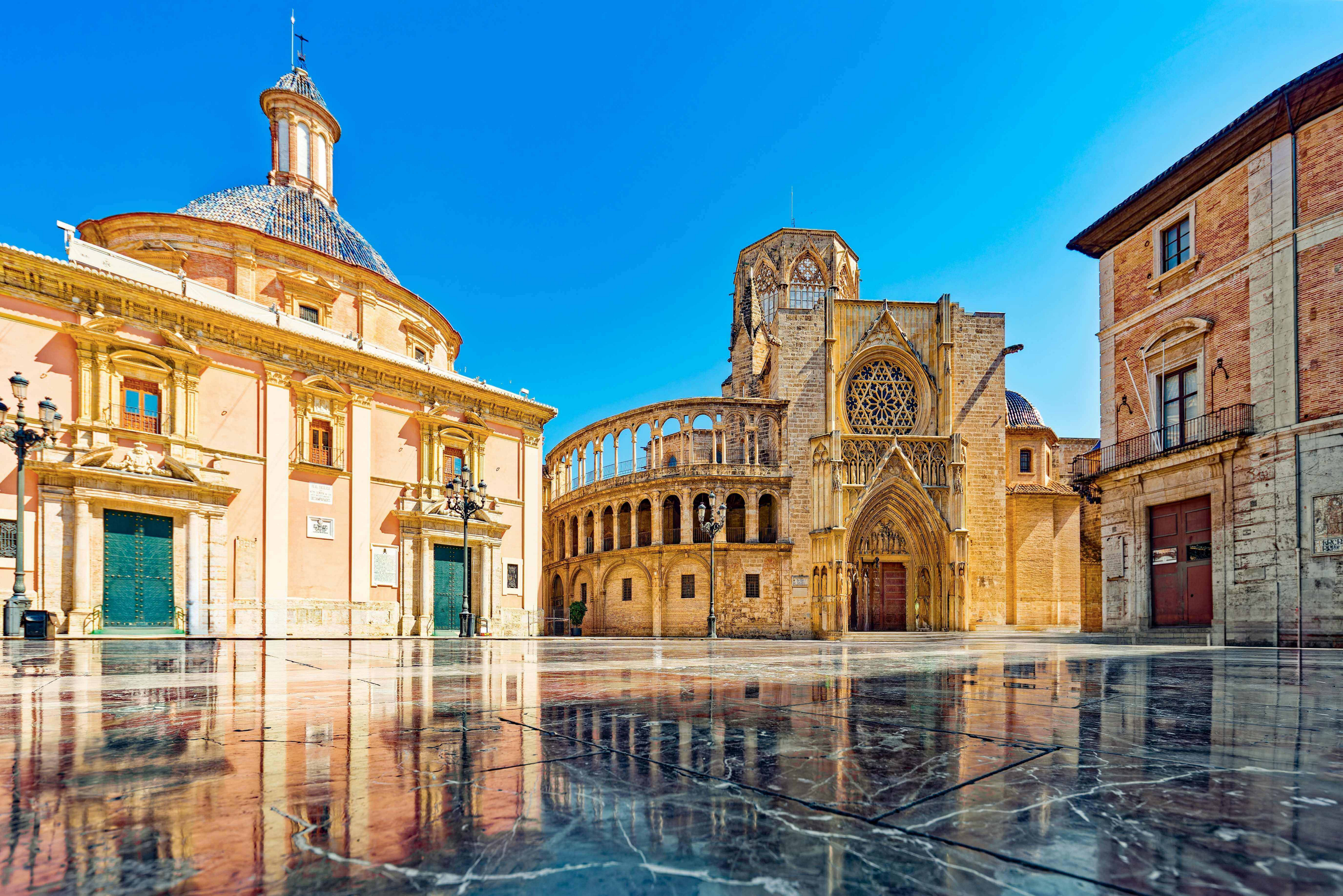 Valencia: The famous square with the old Cathedral in the background