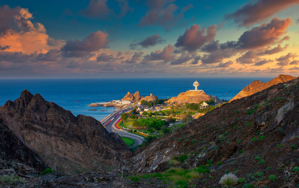 Enjoy a one-day trip from Oman to Dubai with a walk on the Muttrah Corniche.