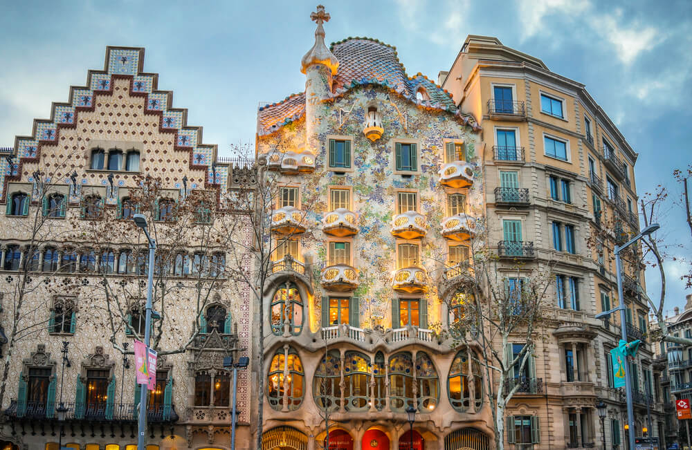 Famous Buildings in Spain: The Sagrada Familia church in front of a pond