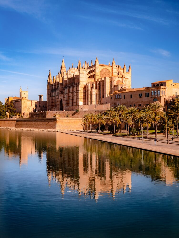 La Seu: The La Seu cathedral set against the waterfront in Palma de Mallorca