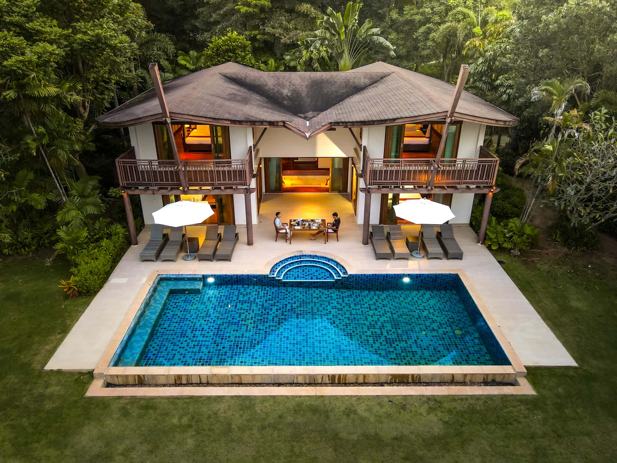 Barceló Coconut Island: A couple dining outside of a luxury villa