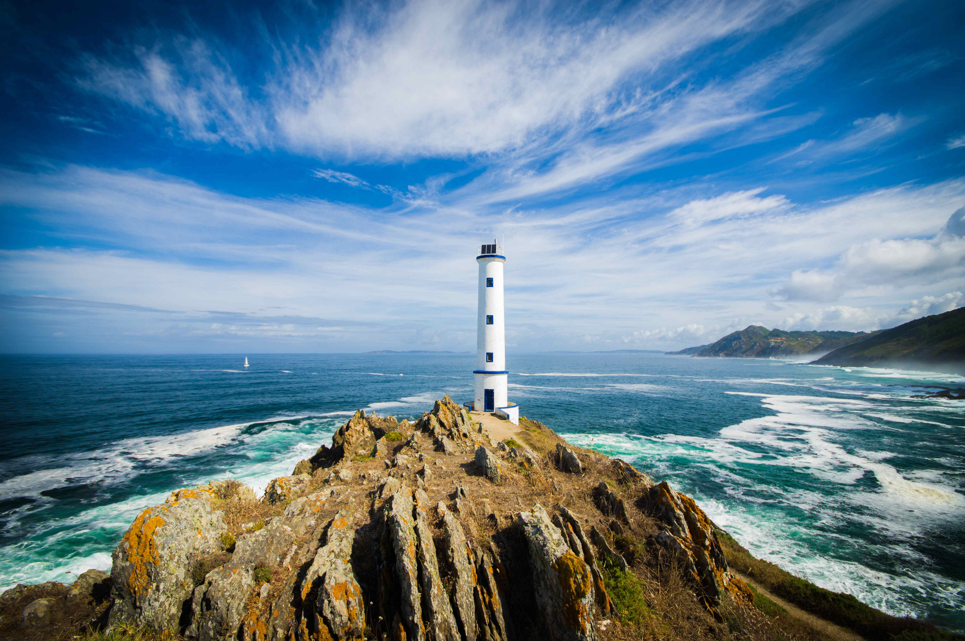 Holidays in Galicia: The lighthouse of Cangas de Morrazo surrounded by sea