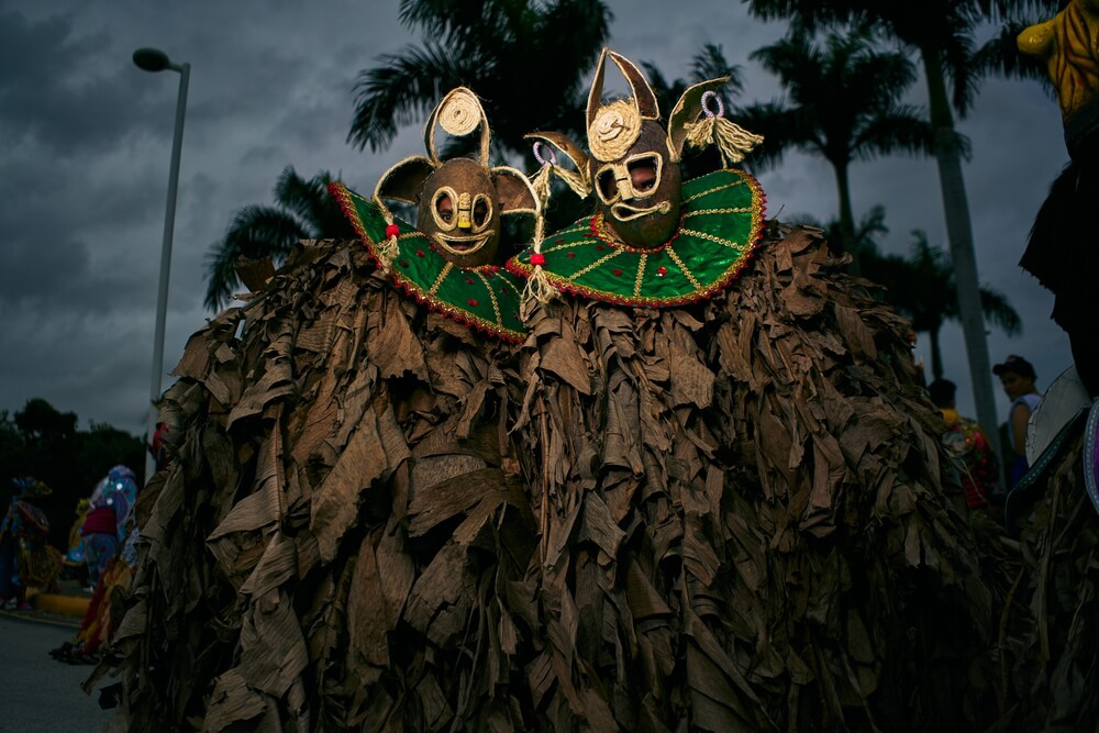 Verkleidete Menschen beim Karneval von Punta Cana.