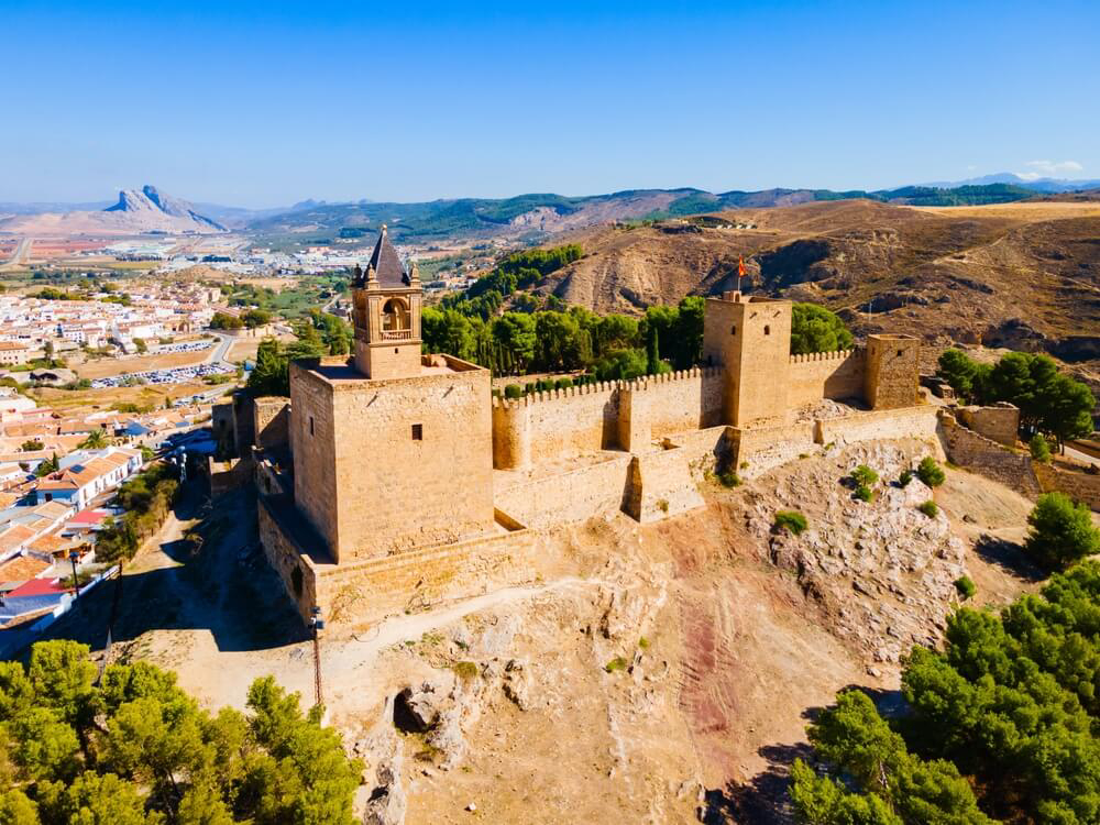 Málaga Sehenswürdigkeiten: die Alcazaba (maurischer Palast) aus der Luft gesehen.