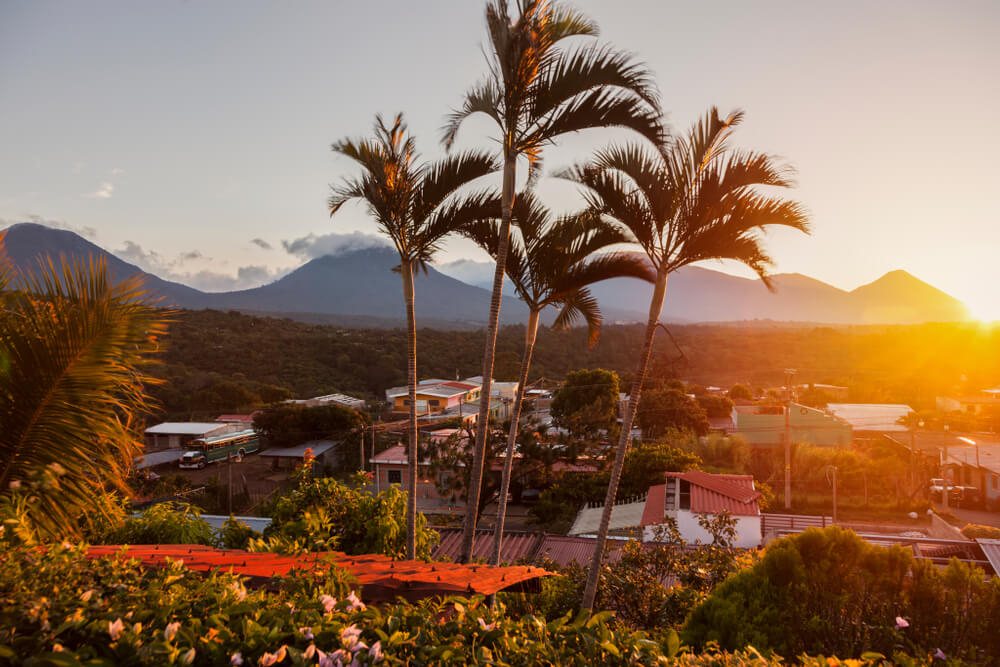 Places to visit in El Salvador include Cerro Verde National Park.
