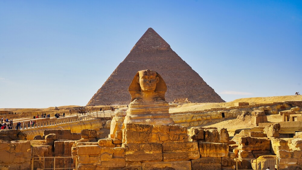 Pyramids of Giza facts: The Giza necropolis entrance with the Sphynx