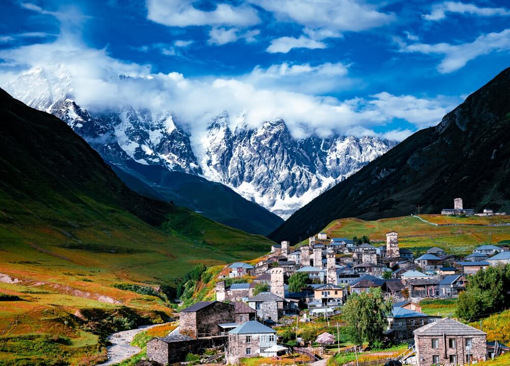 Das Dorf Uschguli im Kaukasus-Gebirge, Georgien
