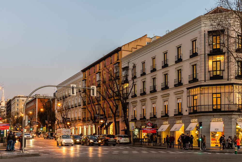 Shopping in Madrid: Calle Serrano mit Luxusgeschäften.