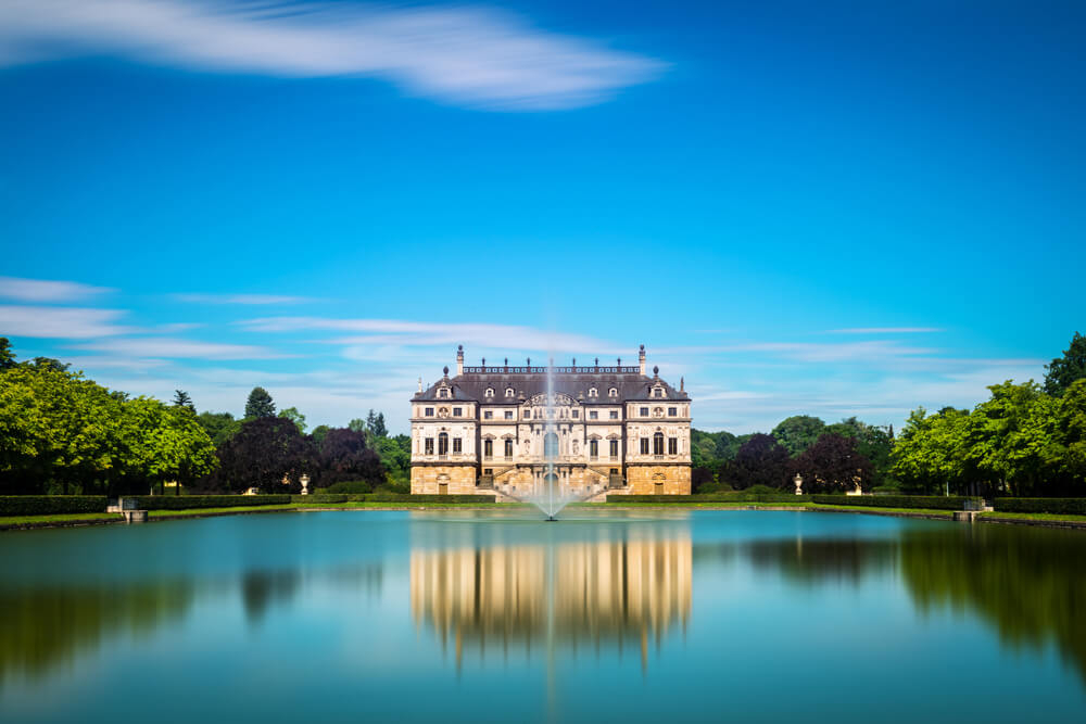 The Summer Palace: A Baroque building overlooking a lake
