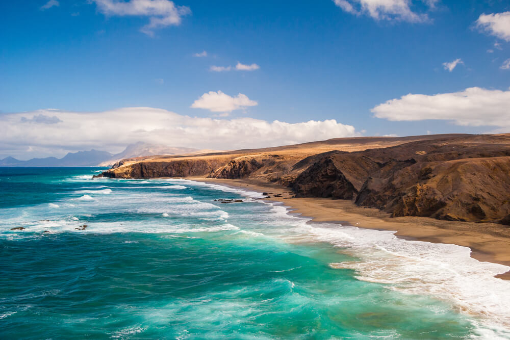 La Pared: The sand dunes backing onto the golden sand beach and turquoise waters