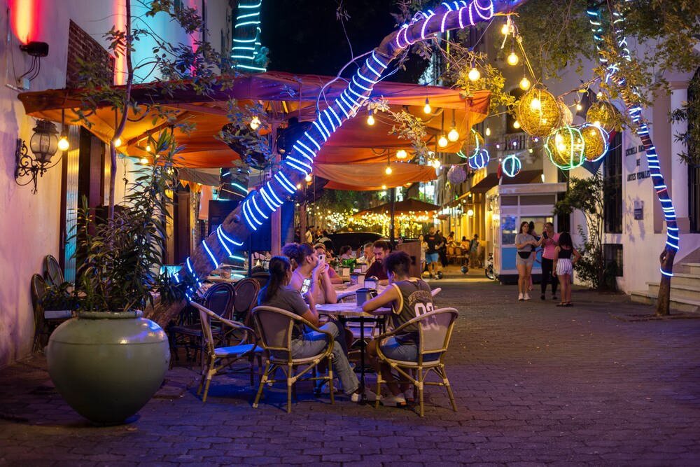 One of the best things to do in Santo Domingo at night is going for a drink on El Conde Street.