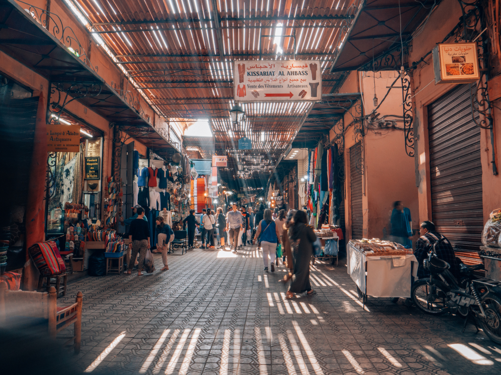 Souk Semmarine: Busy, scene of local life with people shopping inside the souk