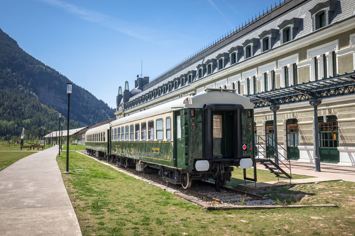 Canfranc: The reconverted train carriage Michelin star restaurant, Canfranc Express