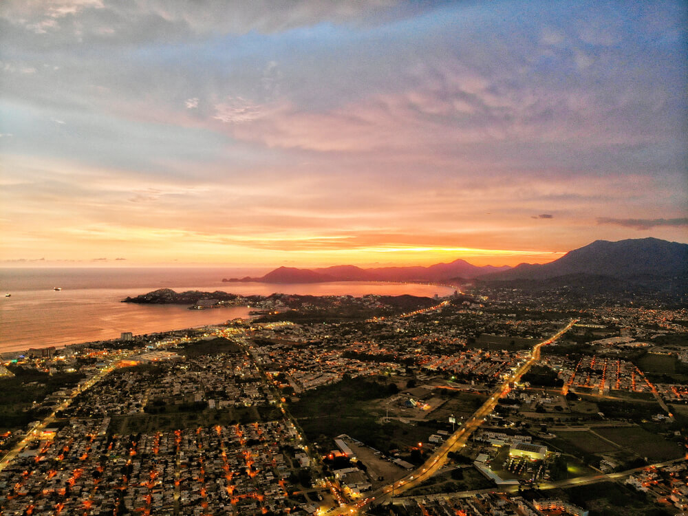 Manzanillo: Sunset over the city with the sea in the distance